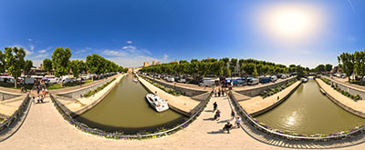 Sur le pont de la Liberté, jour de Marché