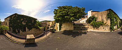 Place de l'Eglise à Treilles